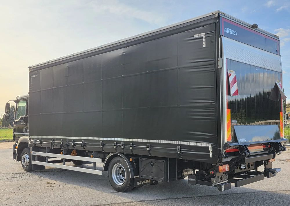 MAN TGM 12.290 / 15.290 / E6/ FIRANKA /BOCZNE DRZWI / BURTO-FIRANKA / 18PALET / WINDA / NISKI PRZEBIEG / 2018/ CAŁY NA PODUSZKACH / SERWISOWANY - Camion à rideaux coulissants: photos 4 MAN TGM 12.290 / 15.290 / E6/ FIRANKA /BOCZNE DRZWI / BURTO-FIRANKA / 18PALET / WINDA / NISKI PRZEBIEG / 2018/ CAŁY NA PODUSZKACH / SERWISOWANY - Camion à rideaux coulissants: photos 4