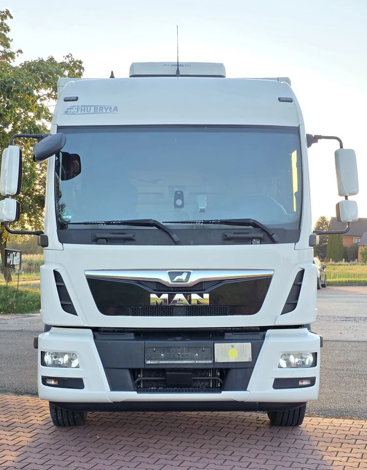 MAN TGM 15.290 / TGL / KONTENER / IZOTERMA / WINDA / KLIMA POSTOJOWA / 2019R / EURO 6 / PEŁEN SERWIS /  8200KG ŁADOWNOŚĆ  / SPROWADZONY / ZADBANY / JAK NOWY /  KSIĄŻKA SERWISOWA / E6 / 18 PALET - Camion fourgon: photos 5 MAN TGM 15.290 / TGL / KONTENER / IZOTERMA / WINDA / KLIMA POSTOJOWA / 2019R / EURO 6 / PEŁEN SERWIS /  8200KG ŁADOWNOŚĆ  / SPROWADZONY / ZADBANY / JAK NOWY /  KSIĄŻKA SERWISOWA / E6 / 18 PALET - Camion fourgon: photos 5