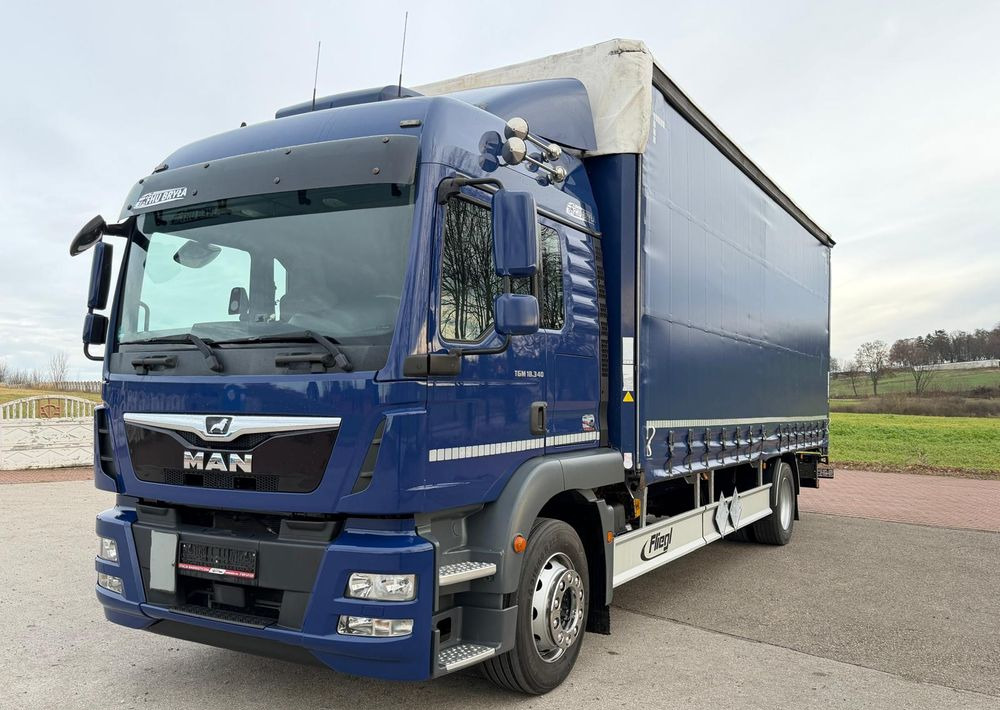 MAN TGM 18.340 / FIRANKA / LIFT / SPROWADZONY / KLIMA POSTOJOWA / 2017 / 9700 ŁADOWNOŚĆ / AUTOMAT / 18 PALET / E6 / WINDA / - Camion à rideaux coulissants: photos 2 MAN TGM 18.340 / FIRANKA / LIFT / SPROWADZONY / KLIMA POSTOJOWA / 2017 / 9700 ŁADOWNOŚĆ / AUTOMAT / 18 PALET / E6 / WINDA / - Camion à rideaux coulissants: photos 2