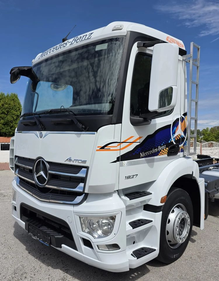 Mercedes-Benz ANTOS 1827 / ATEGO / ACTROS / E6 / ROZSTAW OSI 3.75M / WYWROT / BECZKA / UTRZYMANIE DRÓG / HAKOWIEC / SPROWADZONY / PIERWSZY WŁAŚCICIEL / STAN BDB - Châssis cabine: photos 5 Mercedes-Benz ANTOS 1827 / ATEGO / ACTROS / E6 / ROZSTAW OSI 3.75M / WYWROT / BECZKA / UTRZYMANIE DRÓG / HAKOWIEC / SPROWADZONY / PIERWSZY WŁAŚCICIEL / STAN BDB - Châssis cabine: photos 5