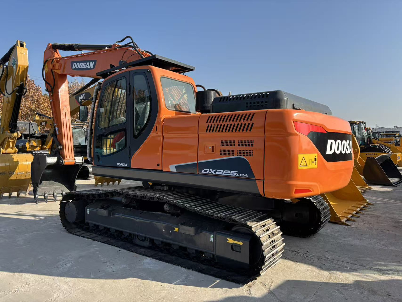 DOOSAN DX225LCA - Pelle sur chenille: photos 1 DOOSAN DX225LCA - Pelle sur chenille: photos 1