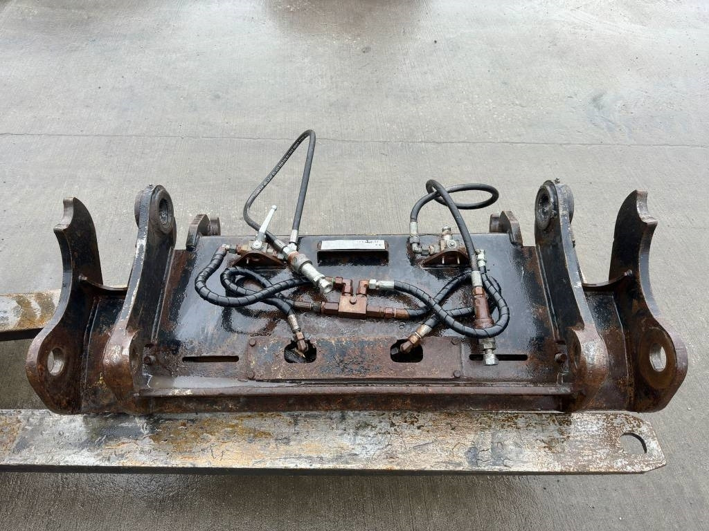 CAT Magsi Quick Coupler - Attache rapide pour Engins de chantier: photos 3 CAT Magsi Quick Coupler - Attache rapide pour Engins de chantier: photos 3