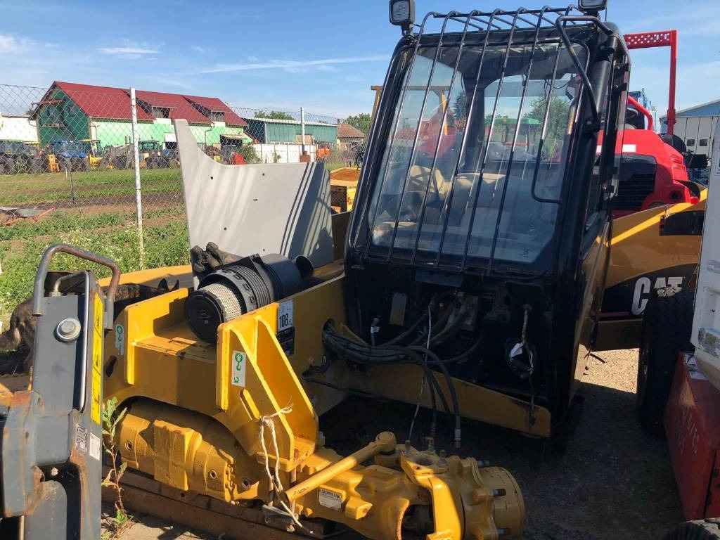 CAT TH 220 B FOR PARTS - Chariot télescopique: photos 1 CAT TH 220 B FOR PARTS - Chariot télescopique: photos 1