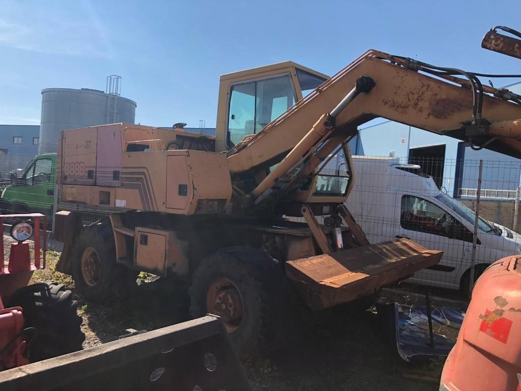 Case Poclain 888BP FOR PARTS  - Pelle sur pneus: photos 3 Case Poclain 888BP FOR PARTS  - Pelle sur pneus: photos 3