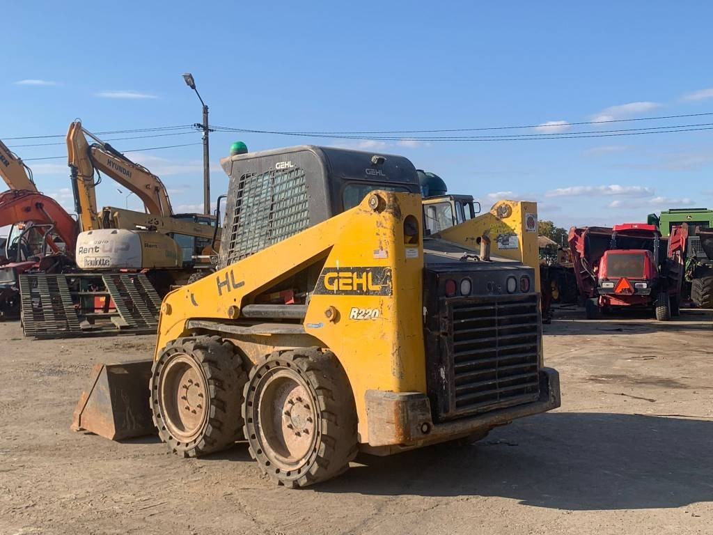 Gehl R 220 - Mini chargeuse: photos 3 Gehl R 220 - Mini chargeuse: photos 3