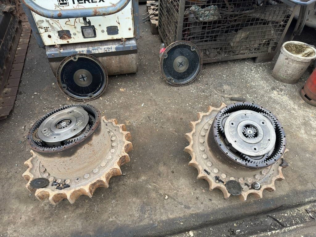 Hyundai Robex 300 LC-9 A Final Transmission - Boîte de vitesse pour Engins de chantier: photos 1 Hyundai Robex 300 LC-9 A Final Transmission - Boîte de vitesse pour Engins de chantier: photos 1