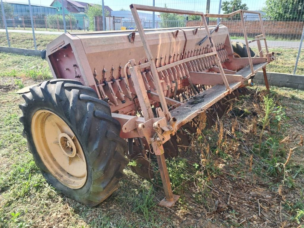 Kuhn 4M - Combiné de semis: photos 2 Kuhn 4M - Combiné de semis: photos 2