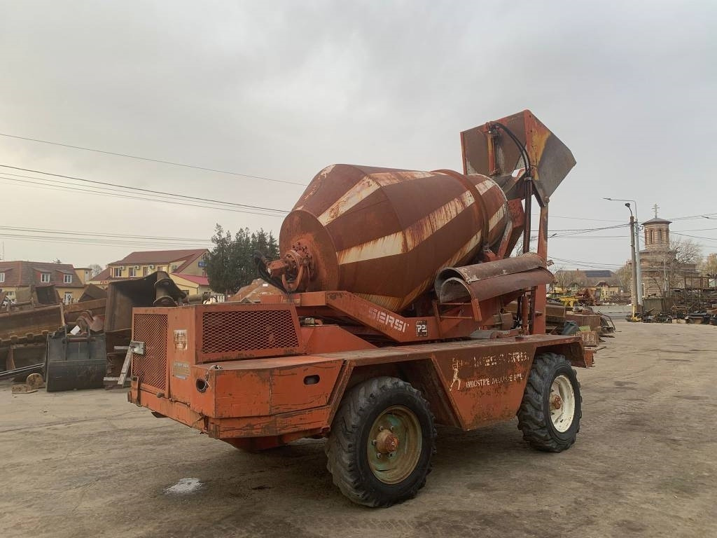 Messersi P2-R4 - Camion malaxeur: photos 3 Messersi P2-R4 - Camion malaxeur: photos 3