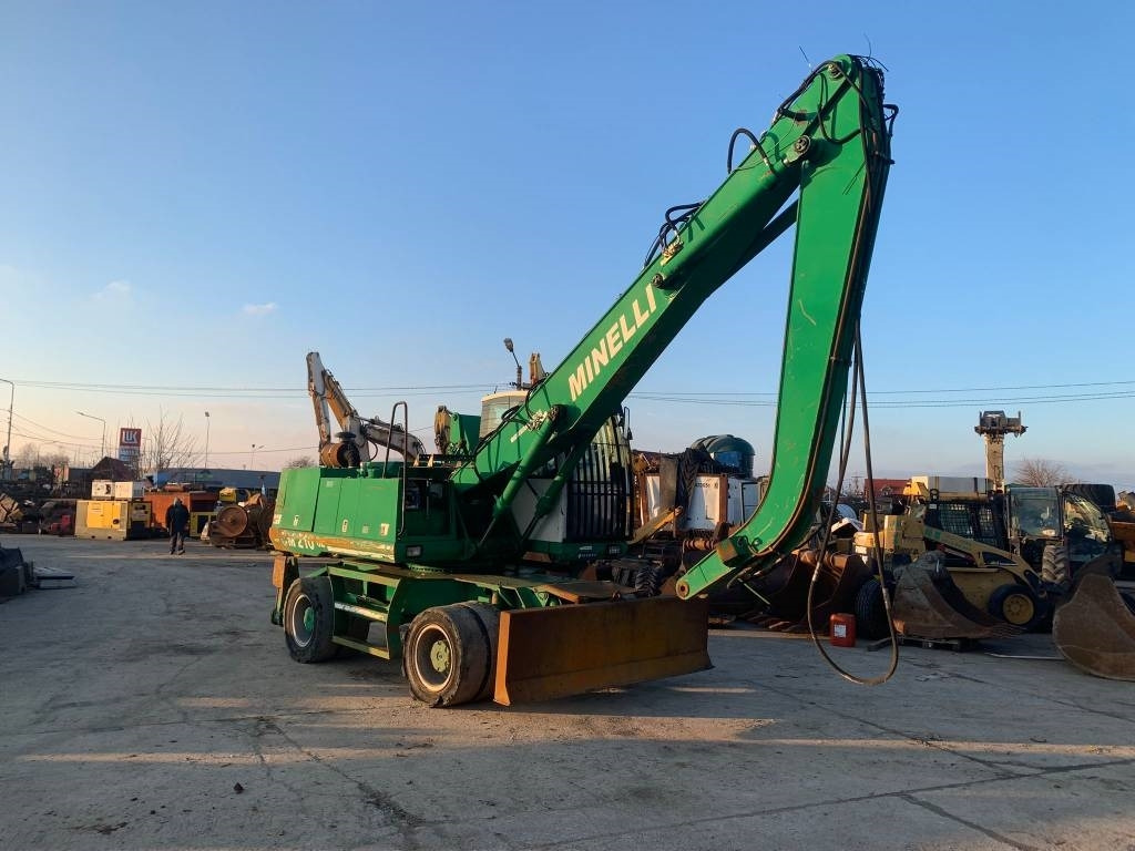 Minelli CM210 - Pelle sur pneus: photos 4 Minelli CM210 - Pelle sur pneus: photos 4