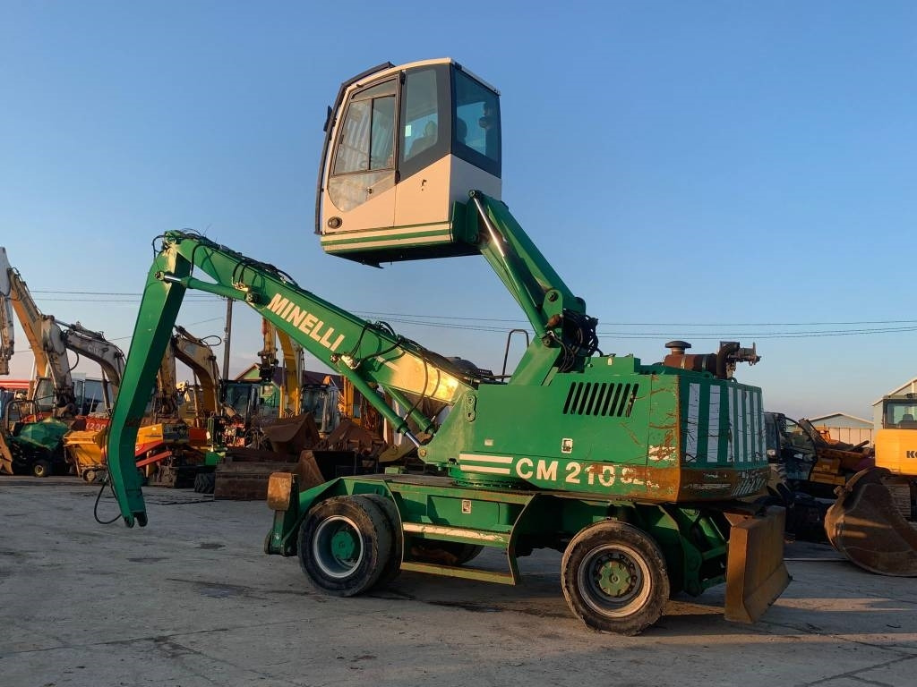 Minelli CM210 - Pelle sur pneus: photos 3 Minelli CM210 - Pelle sur pneus: photos 3