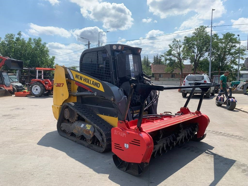 New Holland C327  - Mini chargeuse: photos 4 New Holland C327  - Mini chargeuse: photos 4