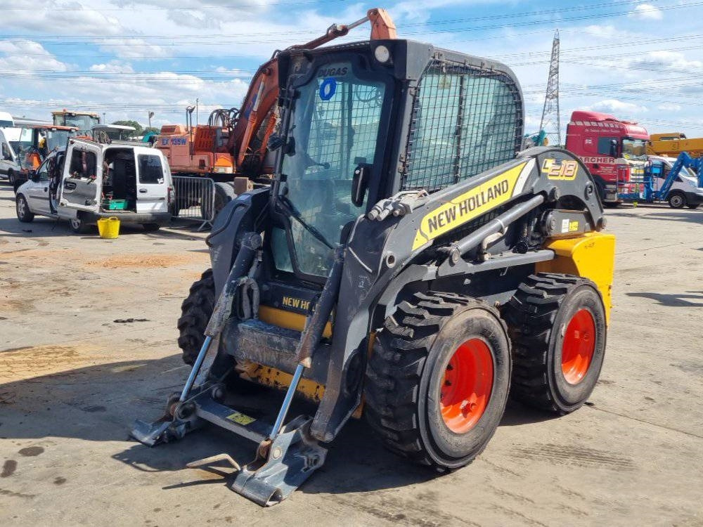 New Holland L 218  - Mini chargeuse: photos 1 New Holland L 218  - Mini chargeuse: photos 1