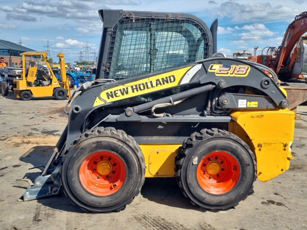 New Holland L 218  - Mini chargeuse: photos 2 New Holland L 218  - Mini chargeuse: photos 2
