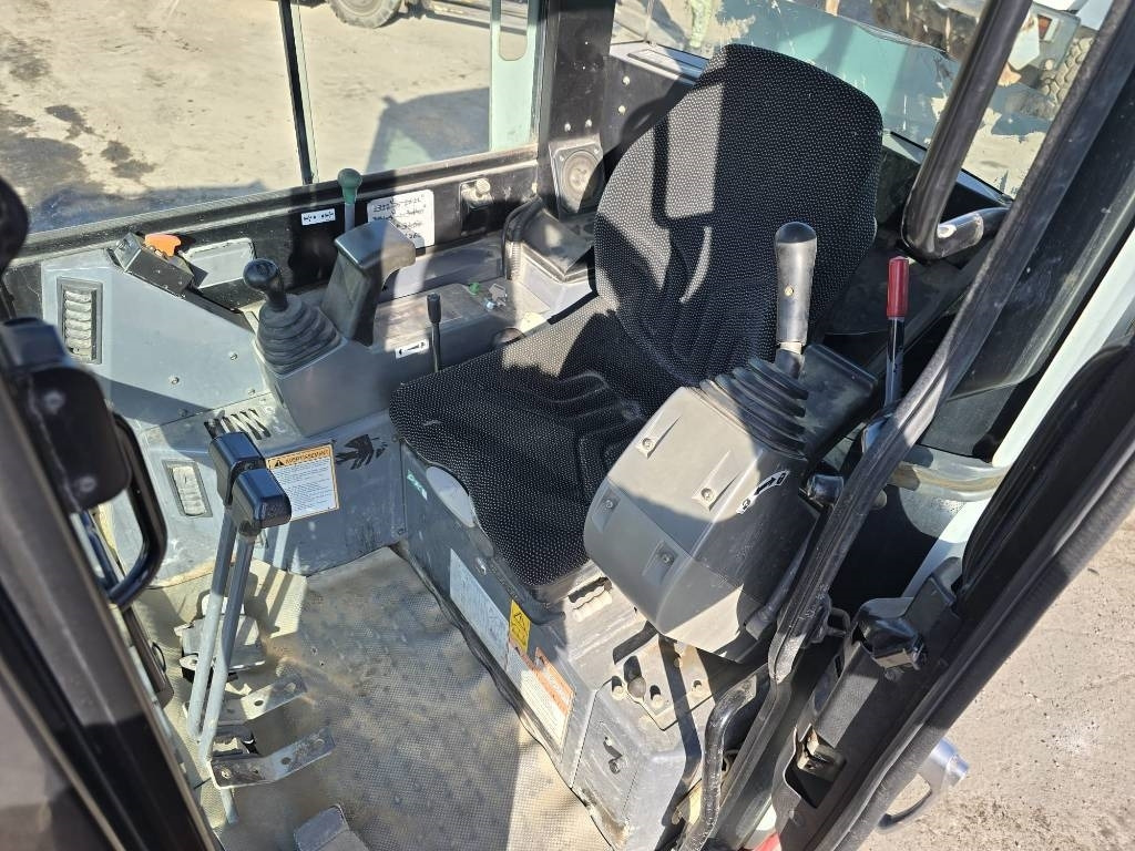 Takeuchi TB 23 R - Mini pelle: photos 4 Takeuchi TB 23 R - Mini pelle: photos 4