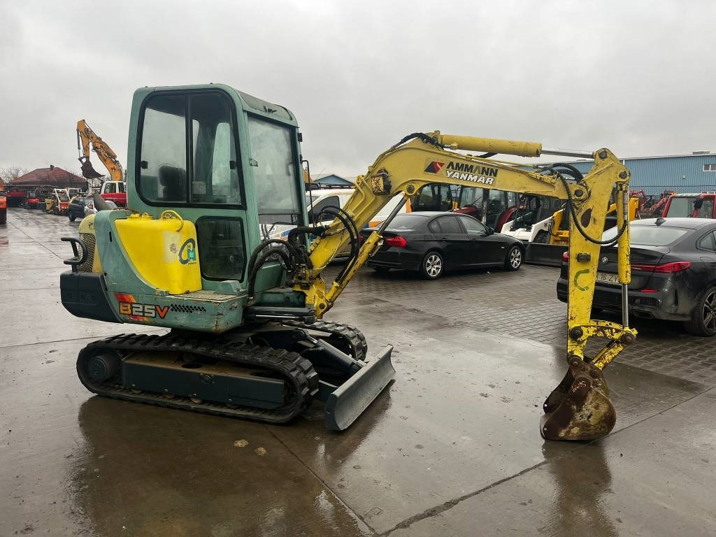 Yanmar B 25 V - Mini pelle: photos 4 Yanmar B 25 V - Mini pelle: photos 4