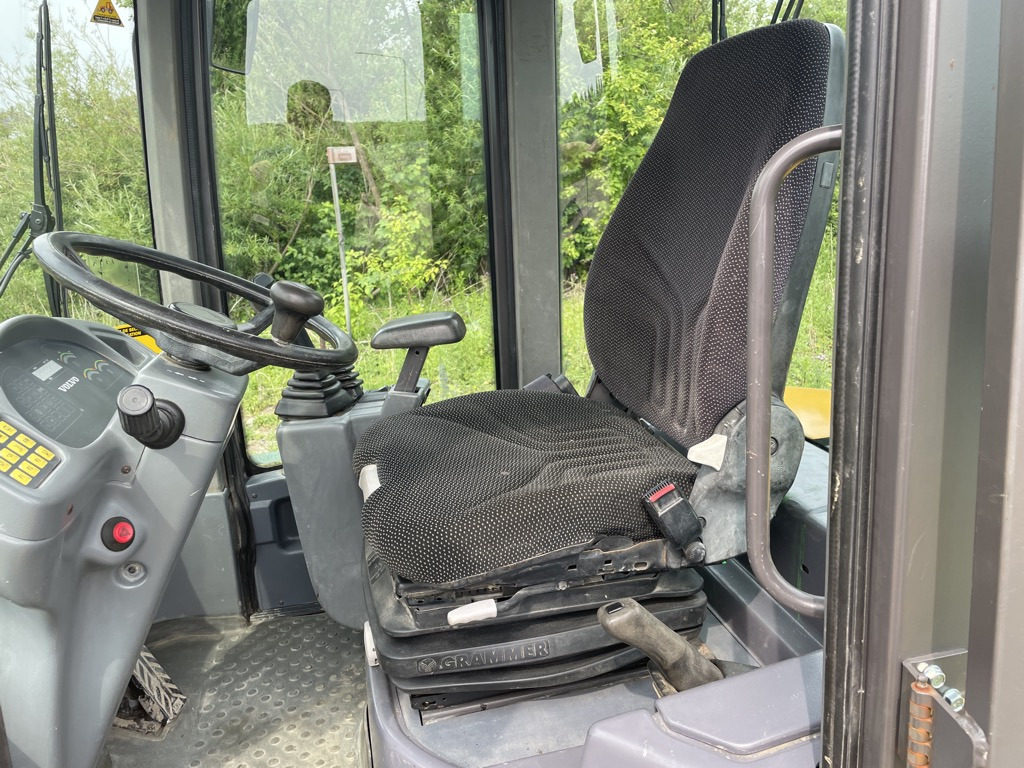 Volvo L30B PRO - Chargeuse sur pneus: photos 4 Volvo L30B PRO - Chargeuse sur pneus: photos 4