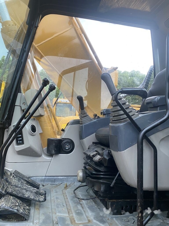Caterpillar 320CL - Pelle sur chenille: photos 4 Caterpillar 320CL - Pelle sur chenille: photos 4