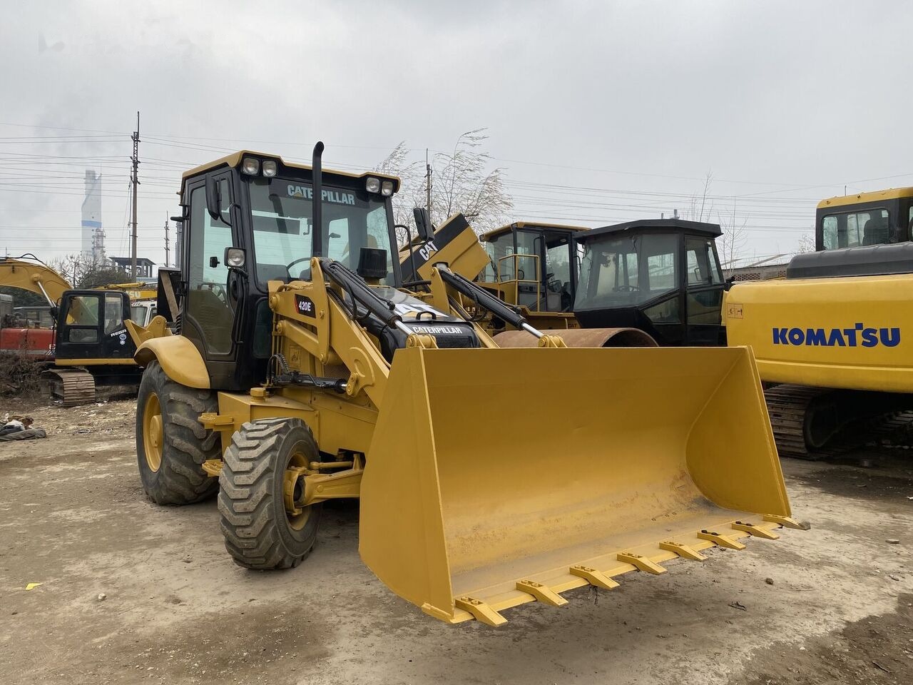 Caterpillar 420E - Tractopelle: photos 1 Caterpillar 420E - Tractopelle: photos 1