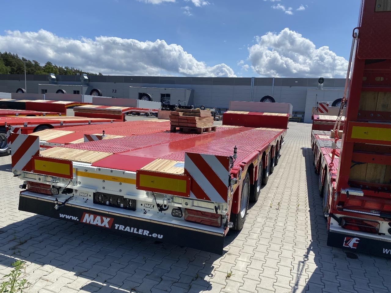 FAYMONVILLE MAXTRAILER MAX100 - Semi-remorque surbaissé: photos 2 FAYMONVILLE MAXTRAILER MAX100 - Semi-remorque surbaissé: photos 2