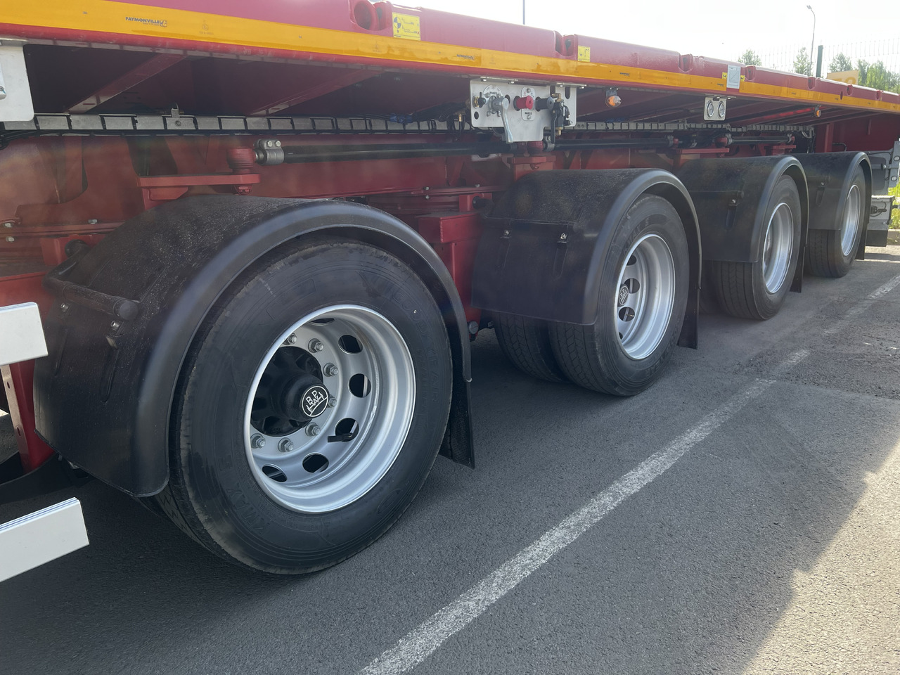 FAYMONVILLE TeleMax Tele-Z-4H-AAA - Semi-remorque plateau: photos 4 FAYMONVILLE TeleMax Tele-Z-4H-AAA - Semi-remorque plateau: photos 4