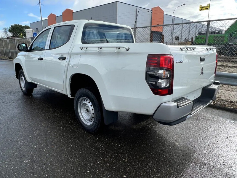 Mitsubishi L200 4x4 - 8 UNITS in WHITE 2.5 D GL Double Cab - EURO 2 - NEW!! Ready for work!!!** - Pick-up, Utilitaire double cabine: photos 2 Mitsubishi L200 4x4 - 8 UNITS in WHITE 2.5 D GL Double Cab - EURO 2 - NEW!! Ready for work!!!** - Pick-up, Utilitaire double cabine: photos 2