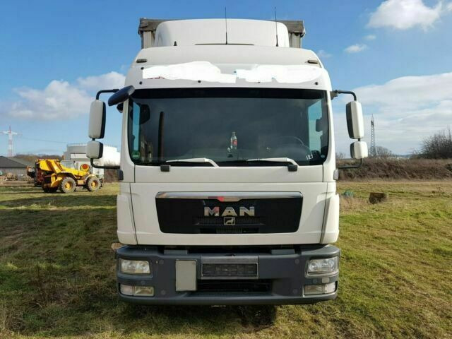 MAN TGL8.240 G.Haus/2xBett Klima AHK - Utilitaire rideaux coulissants (PLSC): photos 1 MAN TGL8.240 G.Haus/2xBett Klima AHK - Utilitaire rideaux coulissants (PLSC): photos 1