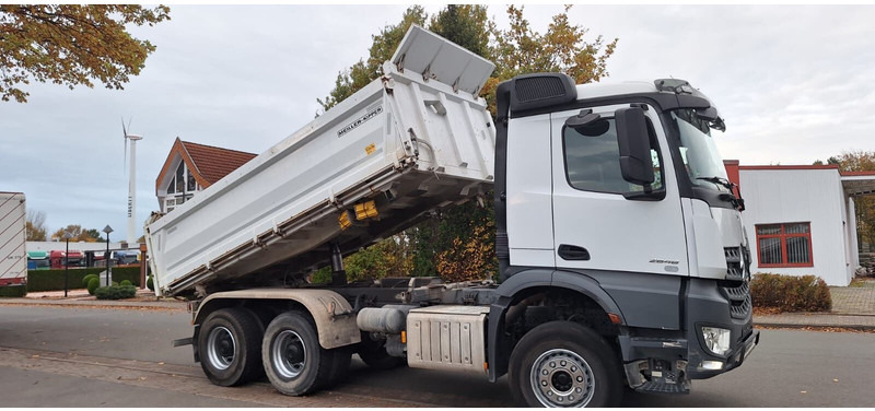 Mercedes-Benz 2648 3348 - Camion benne: photos 2 Mercedes-Benz 2648 3348 - Camion benne: photos 2