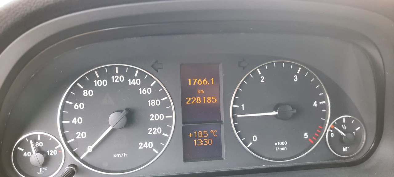 Mercedes-Benz A 180 A 180 CDI AVANTGARDE - Berline: photos 3 Mercedes-Benz A 180 A 180 CDI AVANTGARDE - Berline: photos 3