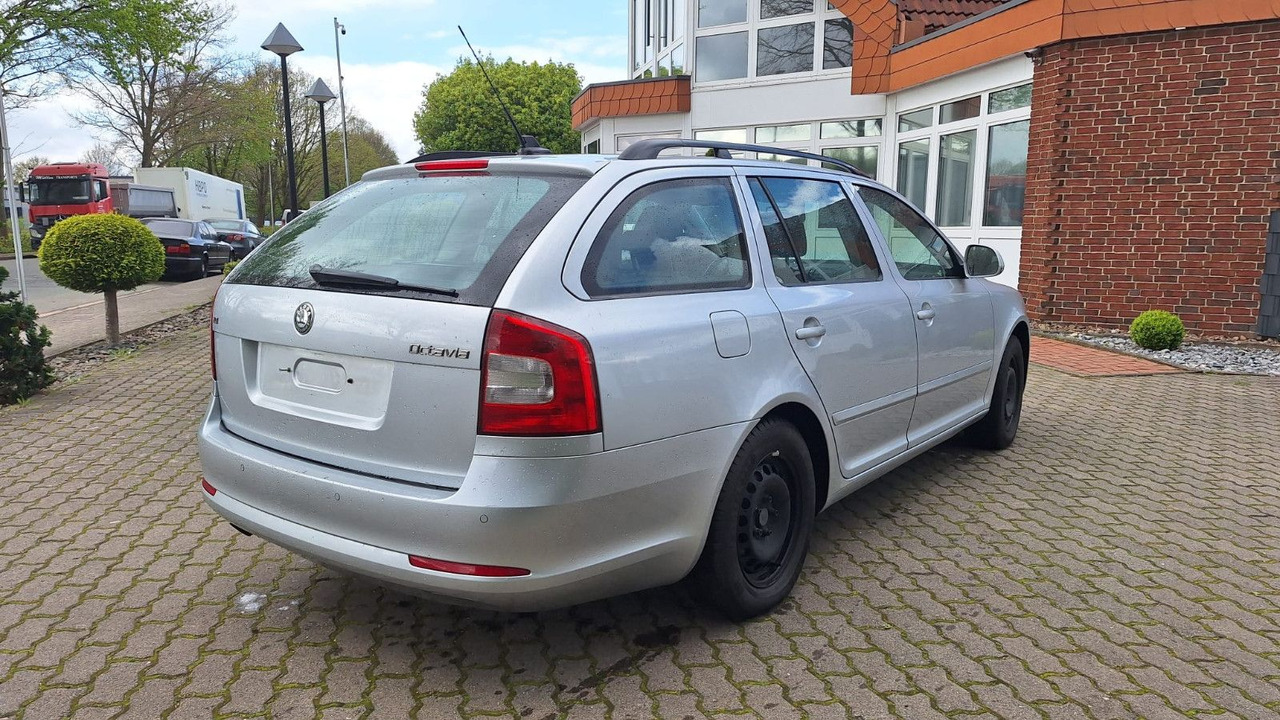 Skoda Octavia - Voiture: photos 4 Skoda Octavia - Voiture: photos 4