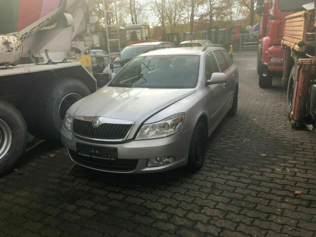Skoda Octavia Scout Vollausst. 105 KW - Voiture: photos 1 Skoda Octavia Scout Vollausst. 105 KW - Voiture: photos 1