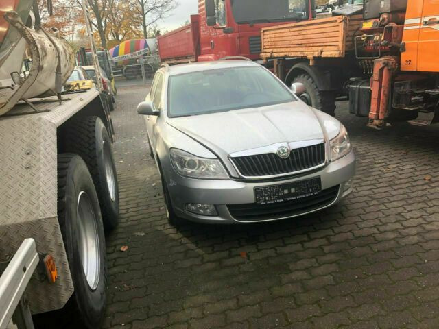 Skoda Octavia Scout Vollausst. 105 KW - Voiture: photos 2 Skoda Octavia Scout Vollausst. 105 KW - Voiture: photos 2
