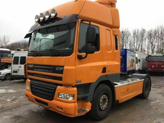 DAF CF85-410 G.Haus 2xBett ZF/Schalter 2-Kreishydr - Tracteur routier: photos 1 DAF CF85-410 G.Haus 2xBett ZF/Schalter 2-Kreishydr - Tracteur routier: photos 1