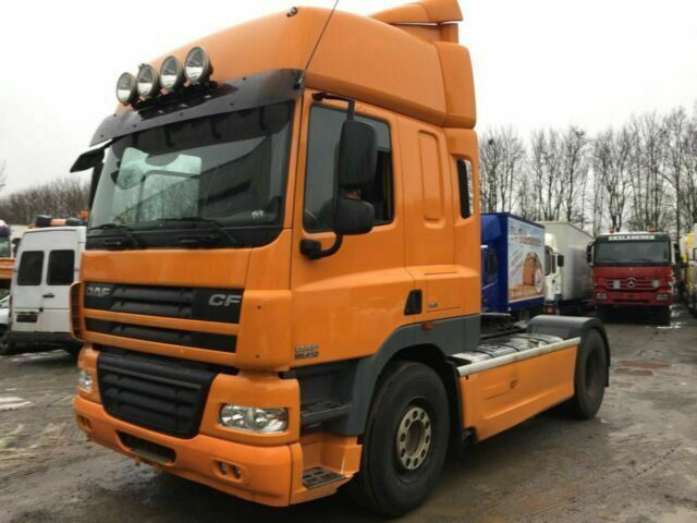 DAF CF85-410 G.Haus 2xBett ZF/Schalter 2-Kreishydr - Tracteur routier: photos 5 DAF CF85-410 G.Haus 2xBett ZF/Schalter 2-Kreishydr - Tracteur routier: photos 5