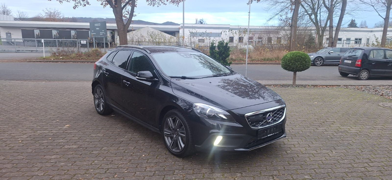 Volvo V40 Cross Country You! - SUV: photos 1 Volvo V40 Cross Country You! - SUV: photos 1