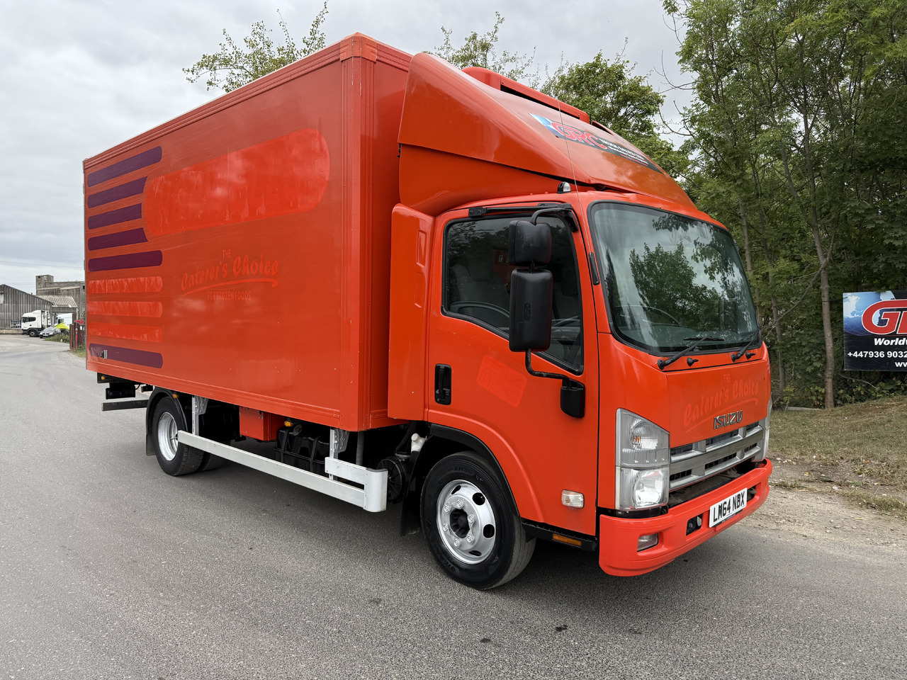 2014 Izuzu Refrigerated Truck - Camion frigorifique: photos 3 2014 Izuzu Refrigerated Truck - Camion frigorifique: photos 3