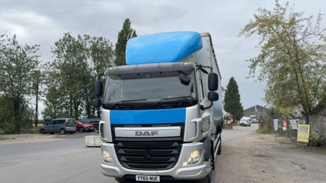 2015 DAF CF 330 Curtainside Truck - Camion à rideaux coulissants: photos 5 2015 DAF CF 330 Curtainside Truck - Camion à rideaux coulissants: photos 5