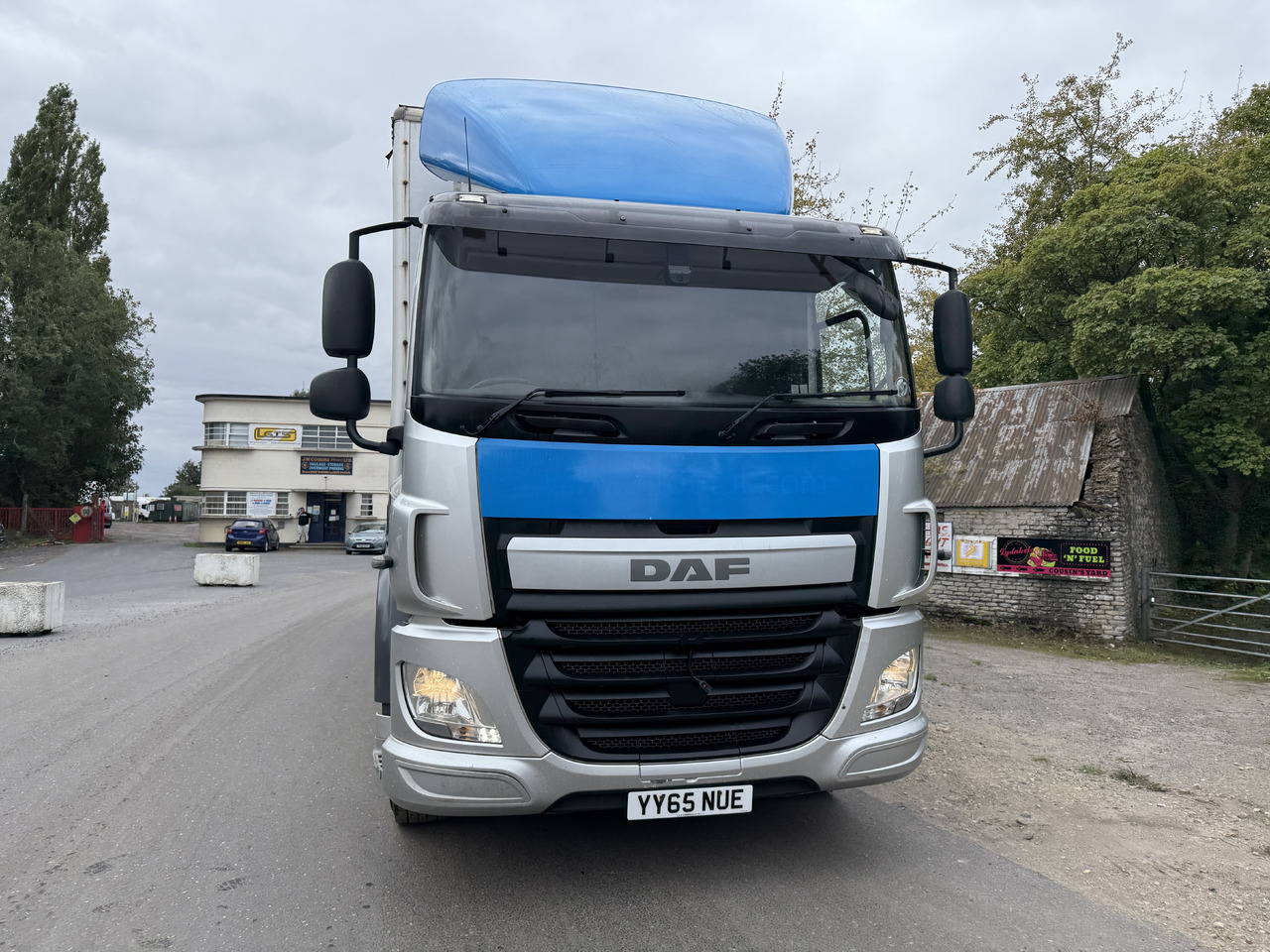 2015 DAF CF 330 Curtainside Truck - Camion à rideaux coulissants: photos 3 2015 DAF CF 330 Curtainside Truck - Camion à rideaux coulissants: photos 3
