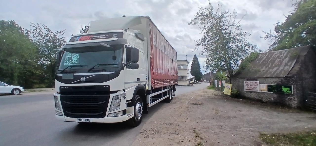 2016 Volvo FM 330 Curtainside Truck - Camion à rideaux coulissants: photos 4 2016 Volvo FM 330 Curtainside Truck - Camion à rideaux coulissants: photos 4