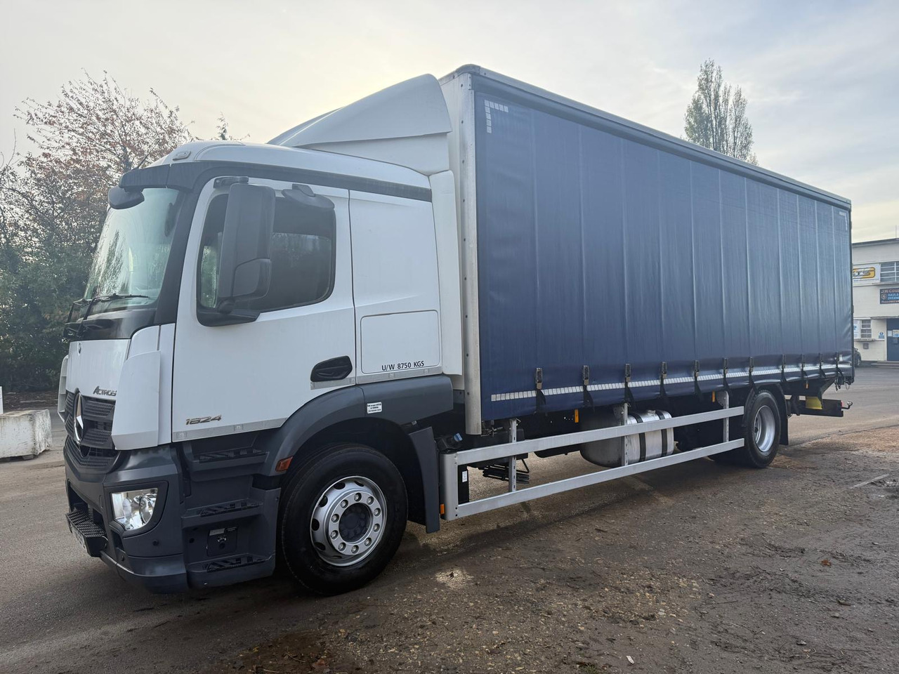 Camion à rideaux coulissants 2018 Mercedes Actros 1824 Curtainside Truck: photos 15