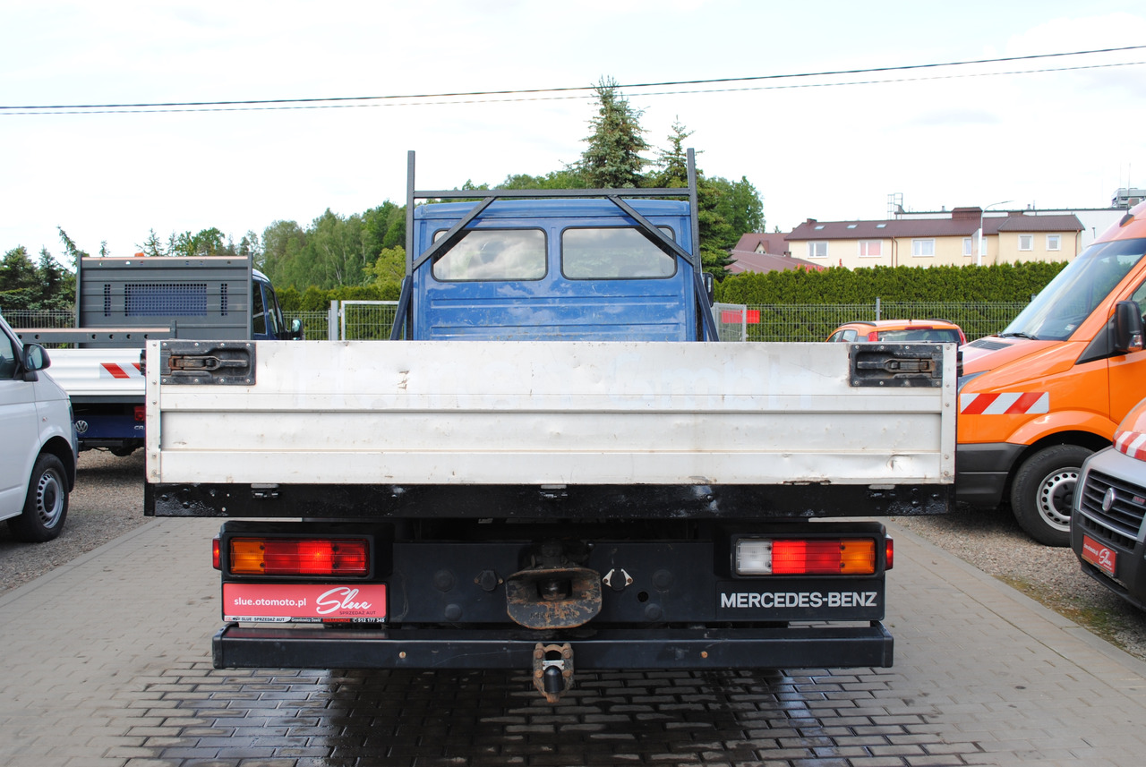 Mercedes-Benz 711D Doka Dubel Kabina Pritsche Doppelkabine - Camion plateau: photos 3 Mercedes-Benz 711D Doka Dubel Kabina Pritsche Doppelkabine - Camion plateau: photos 3