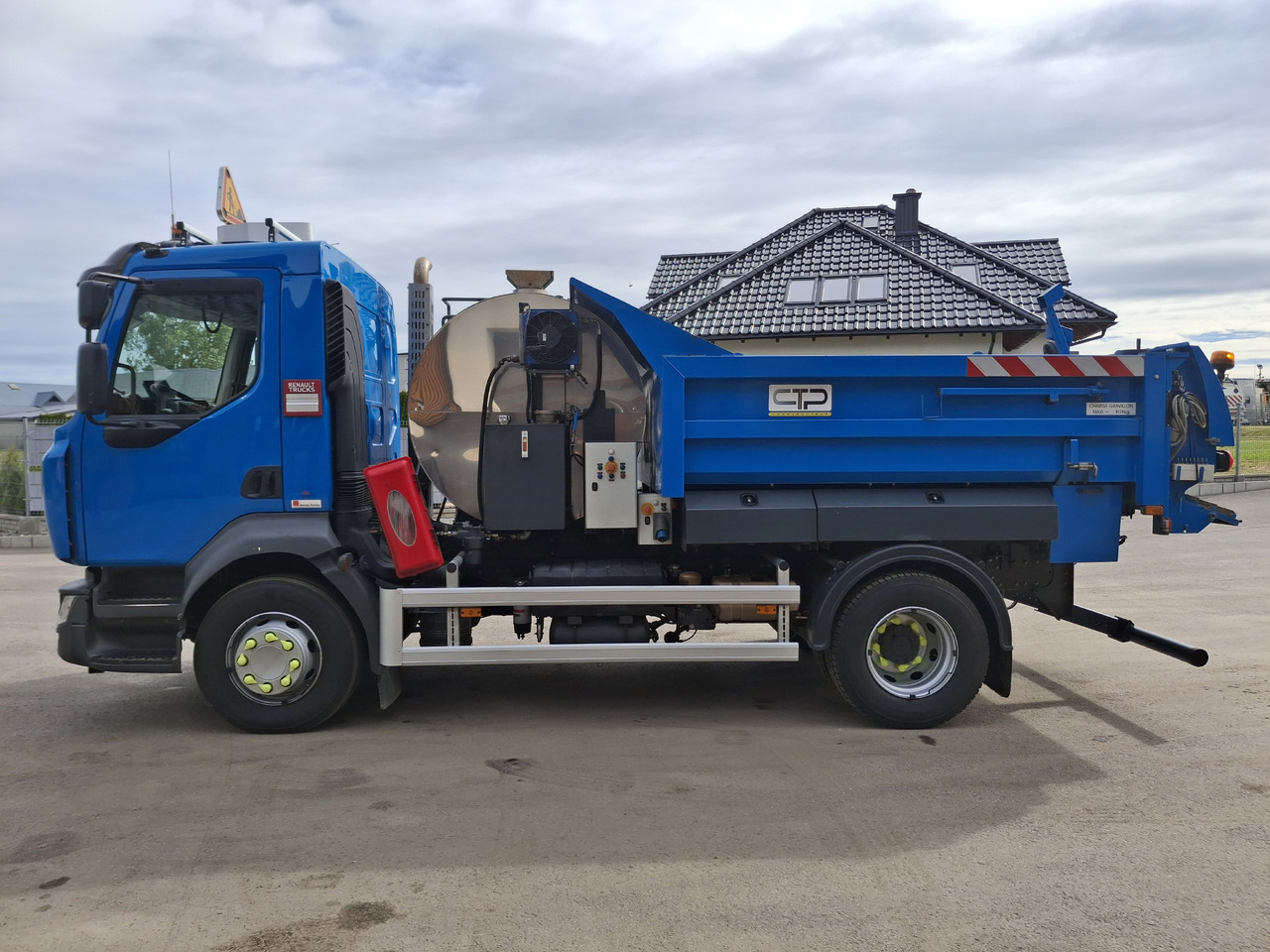 Renault D16 - Répandeuse: photos 5 Renault D16 - Répandeuse: photos 5