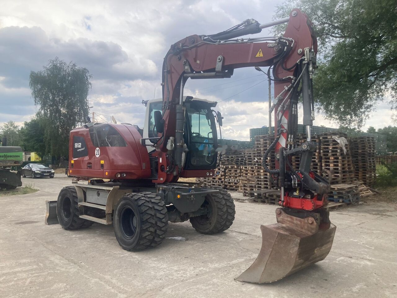 Pelle sur pneus Liebherr A 912 Compact Rotator R4: photos 6 Pelle sur pneus Liebherr A 912 Compact Rotator R4: photos 6