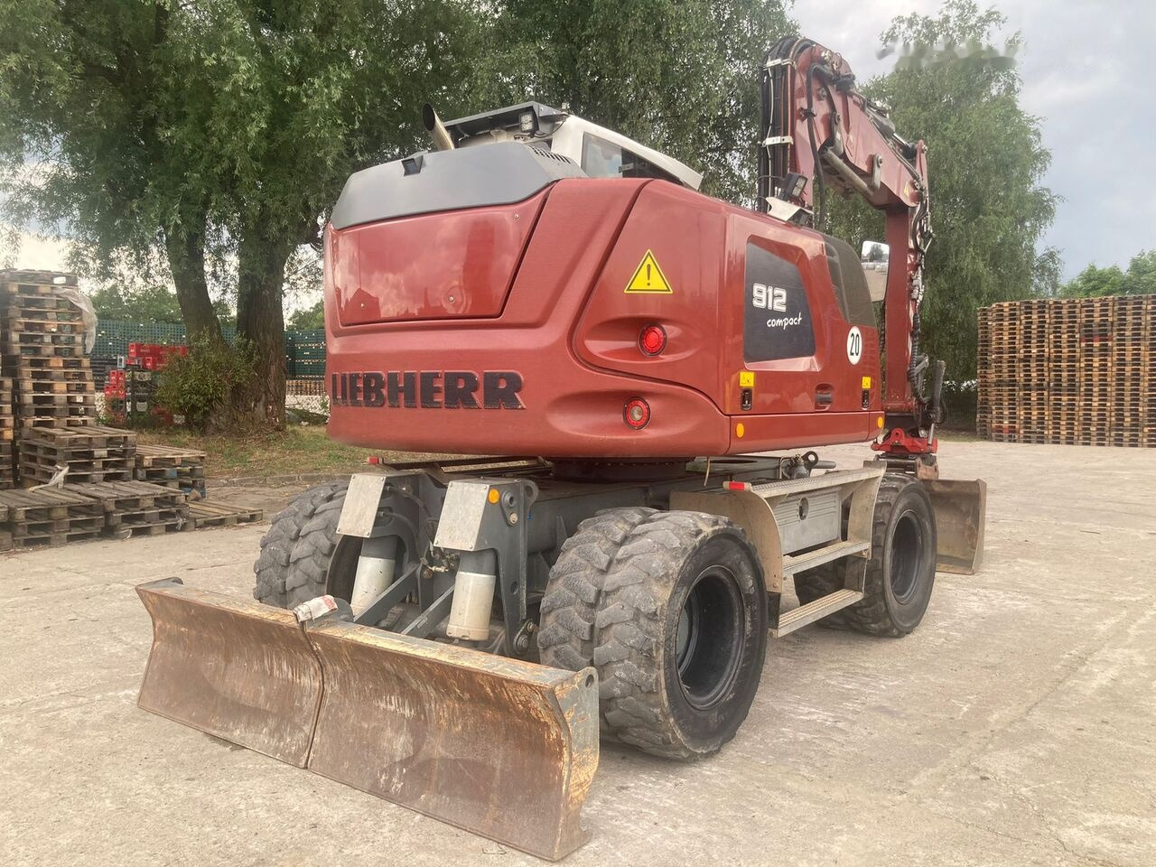 Pelle sur pneus Liebherr A 912 Compact Rotator R4: photos 10 Pelle sur pneus Liebherr A 912 Compact Rotator R4: photos 10