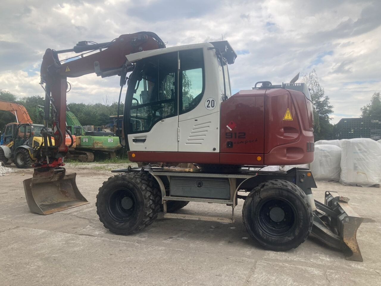 Pelle sur pneus Liebherr A 912 Compact Rotator R4: photos 13 Pelle sur pneus Liebherr A 912 Compact Rotator R4: photos 13