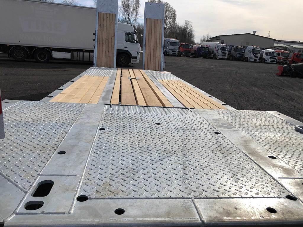 Fliegl DTS-S 300  - Remorque porte-engin surbaissée: photos 5 Fliegl DTS-S 300  - Remorque porte-engin surbaissée: photos 5