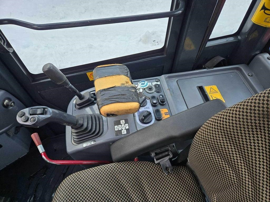 Komatsu WA200PZ-6 - Chargeuse sur pneus: photos 1 Komatsu WA200PZ-6 - Chargeuse sur pneus: photos 1