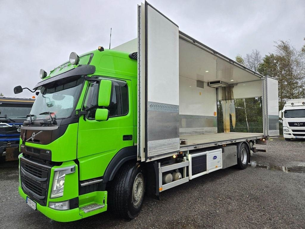 Volvo FM370 4X2 CARRIER 1150 SIDEOPENING - Camion frigorifique: photos 1 Volvo FM370 4X2 CARRIER 1150 SIDEOPENING - Camion frigorifique: photos 1