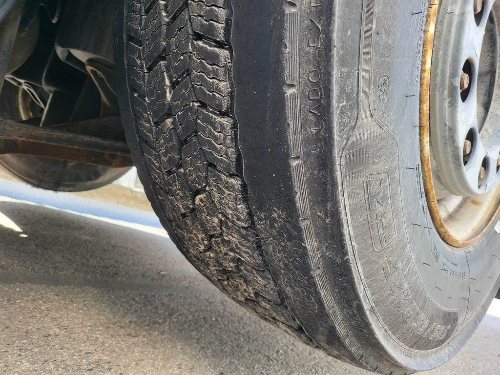 Camion frigorifique Volvo FM410 6X2 CARRIER SIDEOPENING: photos 18 Camion frigorifique Volvo FM410 6X2 CARRIER SIDEOPENING: photos 18