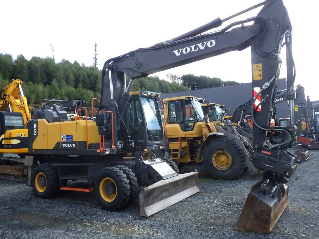 Volvo EW 220 E  - Pelle sur pneus: photos 3 Volvo EW 220 E  - Pelle sur pneus: photos 3