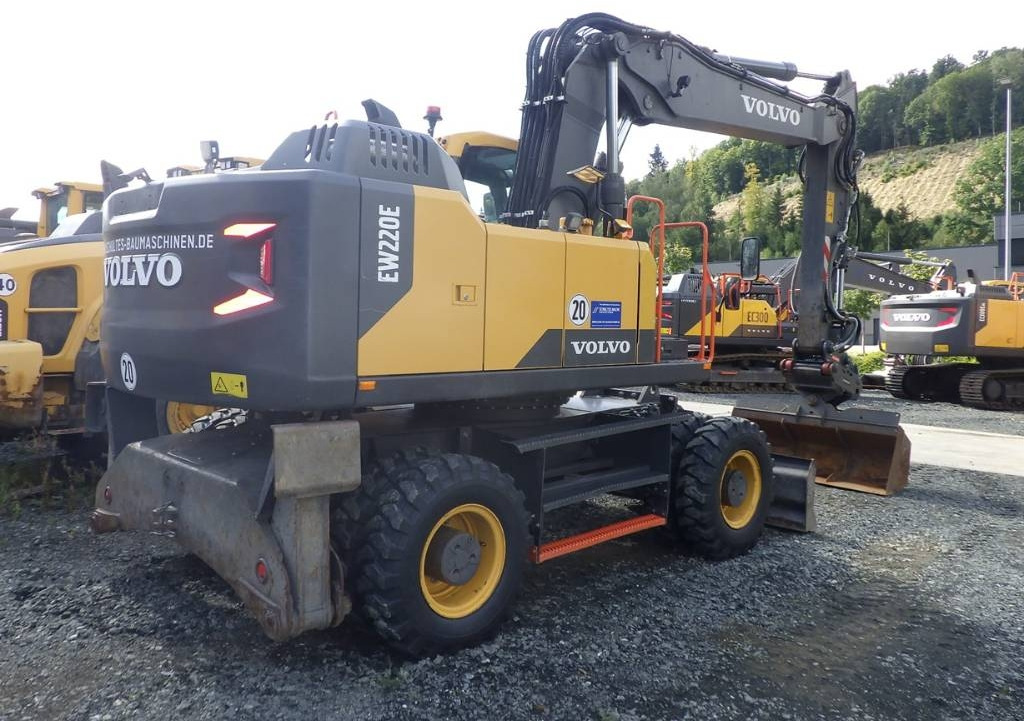 Volvo EW 220 E  - Pelle sur pneus: photos 5 Volvo EW 220 E  - Pelle sur pneus: photos 5